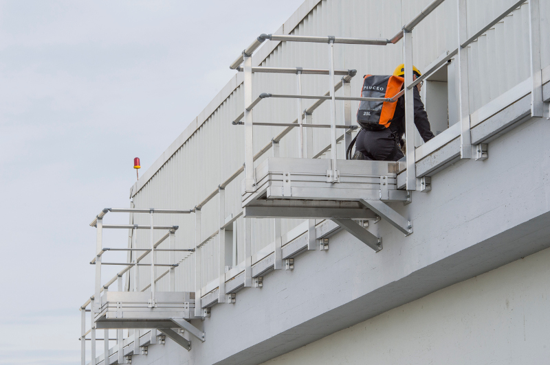 Installation de garde-corps en Guadeloupe conforme aux normes