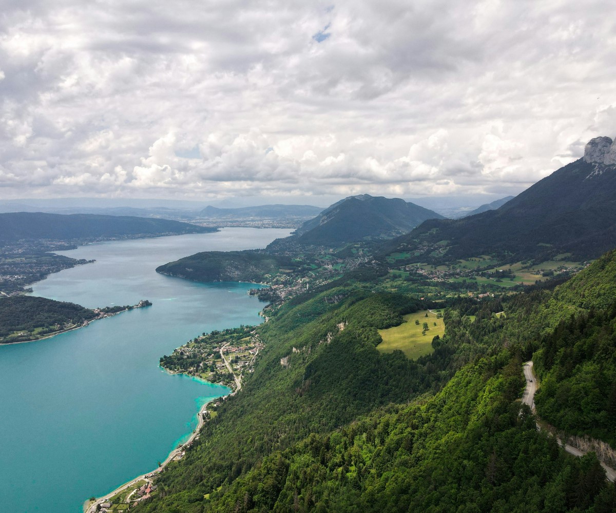 Ville d'annecy prise d'en haut
