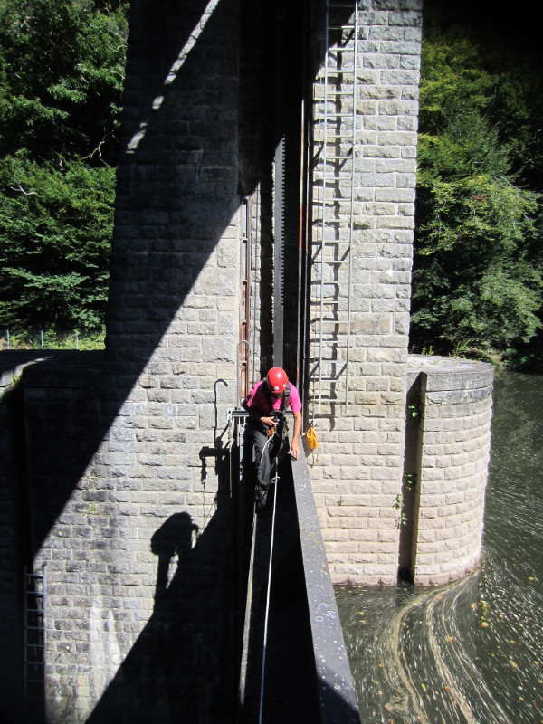 Travail sur corde pour contrôle d'un barrage hydroélectrique par Altius