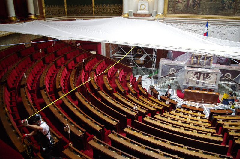 pose de filet de protection à l'assemblée nationale