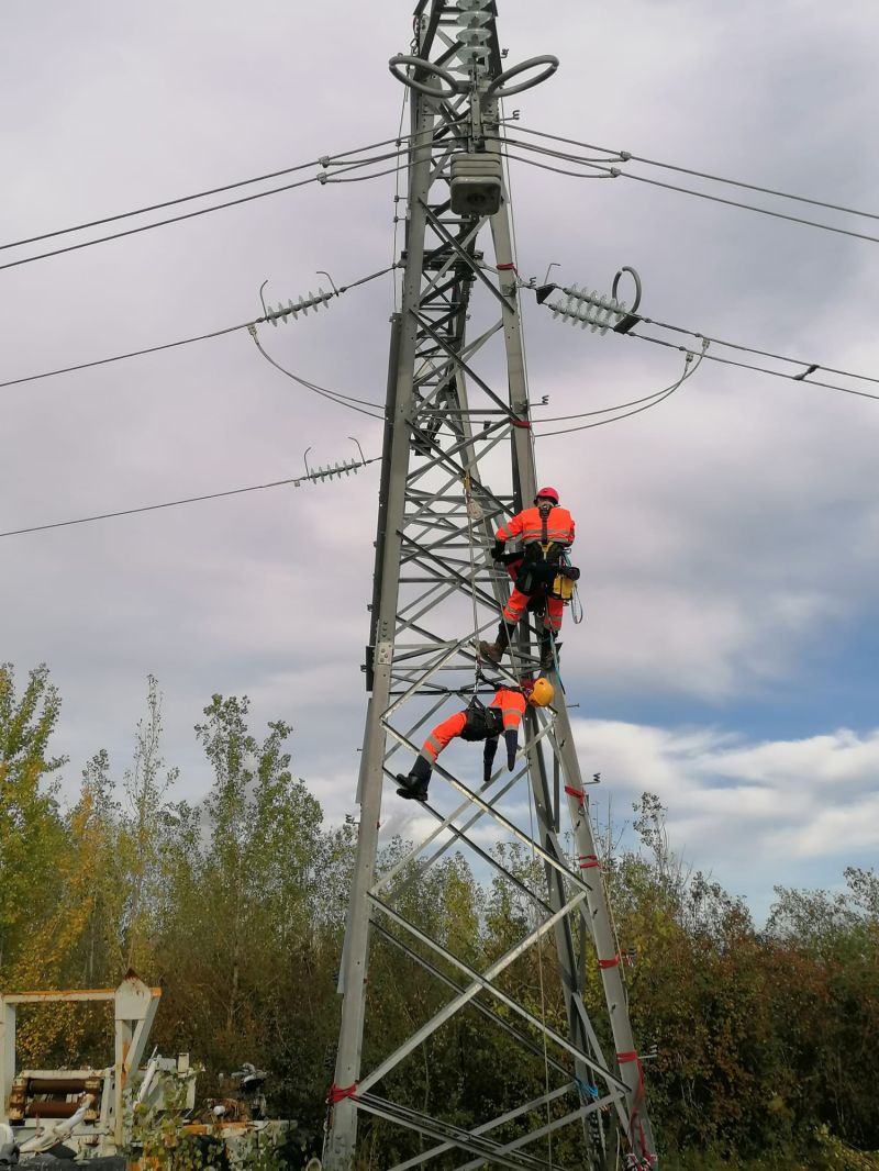 pylone electrique haute tension