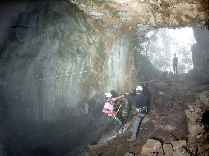 Grotte d Orjobet - Mise en securite passage des randonneurs