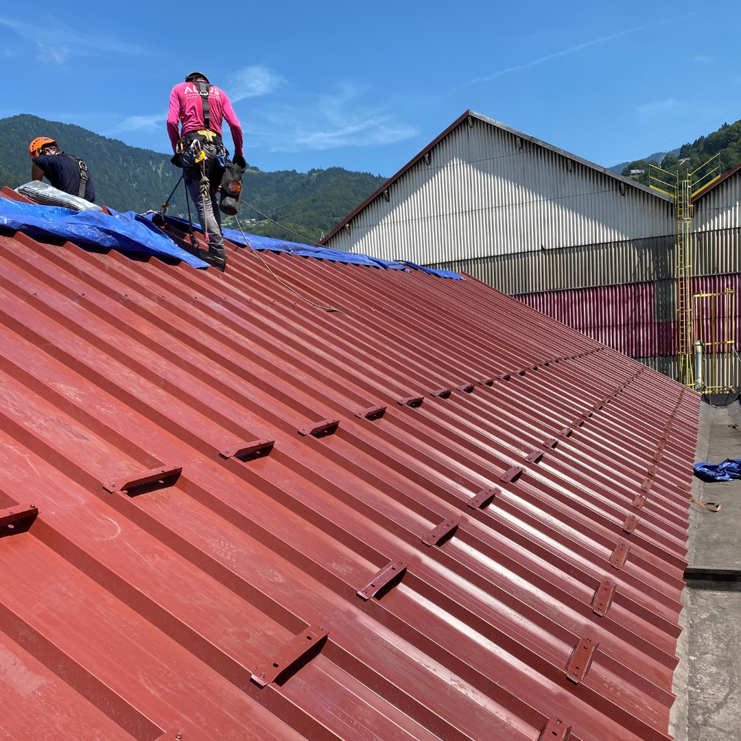 Intervention de l'équipe Altius sur un toit
